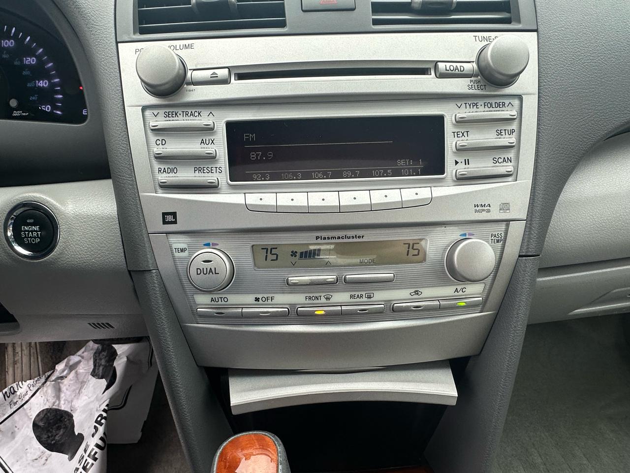 Toyota Camry 4dr Sdn V6 Auto XLE (Natl) 2011