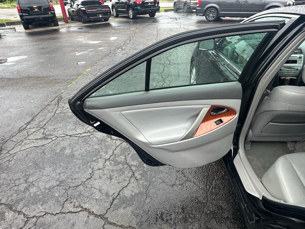 Toyota Camry 4dr Sdn V6 Auto XLE (Natl) 2011