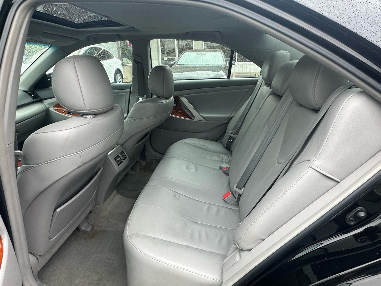 Toyota Camry 4dr Sdn V6 Auto XLE (Natl) 2011