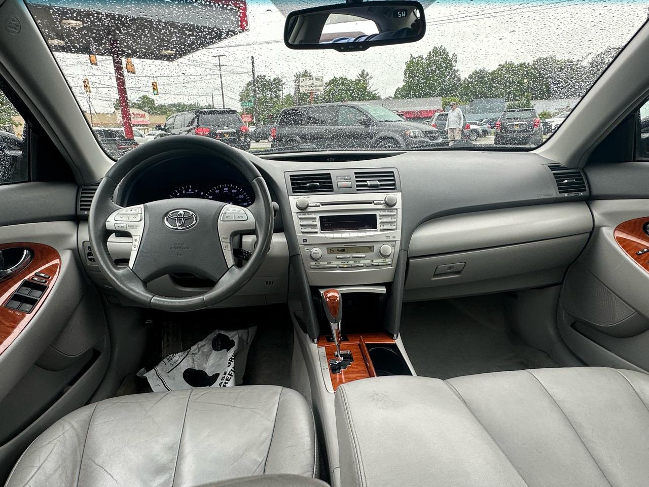 Toyota Camry 4dr Sdn V6 Auto XLE (Natl) 2011