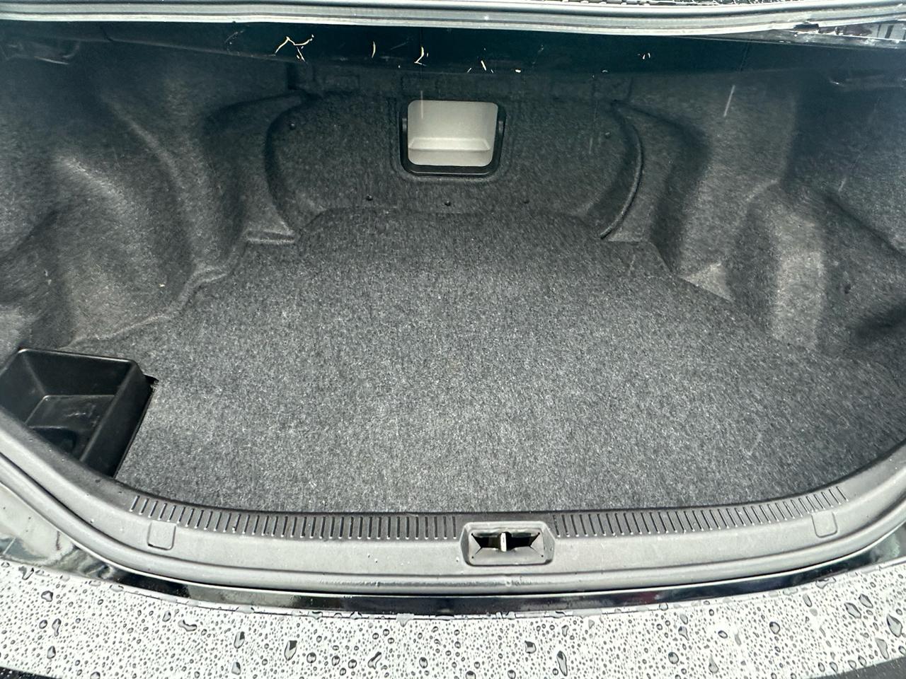 Toyota Camry 4dr Sdn V6 Auto XLE (Natl) 2011
