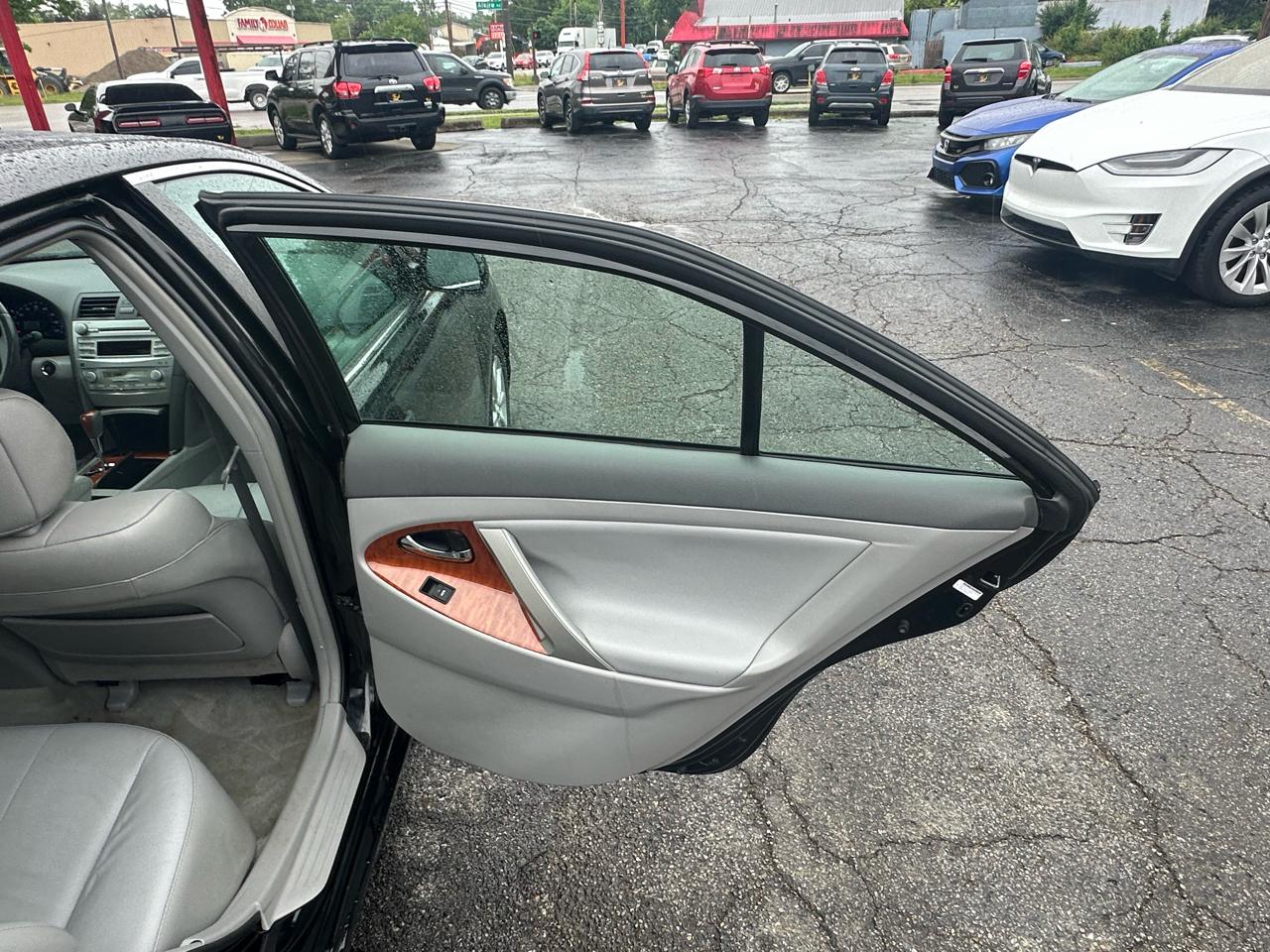 Toyota Camry 4dr Sdn V6 Auto XLE (Natl) 2011