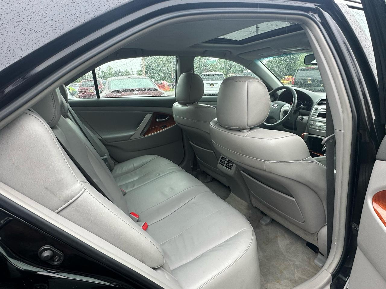 Toyota Camry 4dr Sdn V6 Auto XLE (Natl) 2011