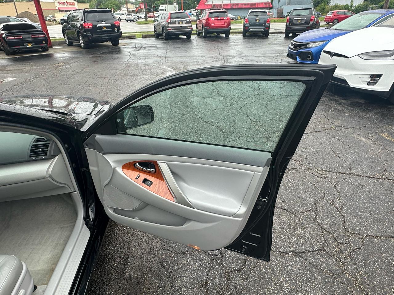Toyota Camry 4dr Sdn V6 Auto XLE (Natl) 2011