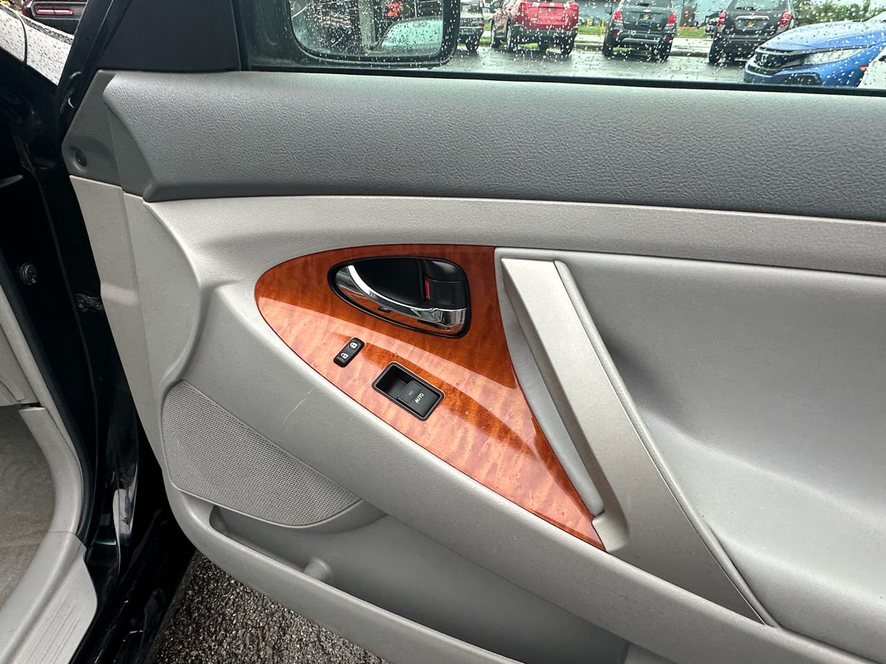Toyota Camry 4dr Sdn V6 Auto XLE (Natl) 2011