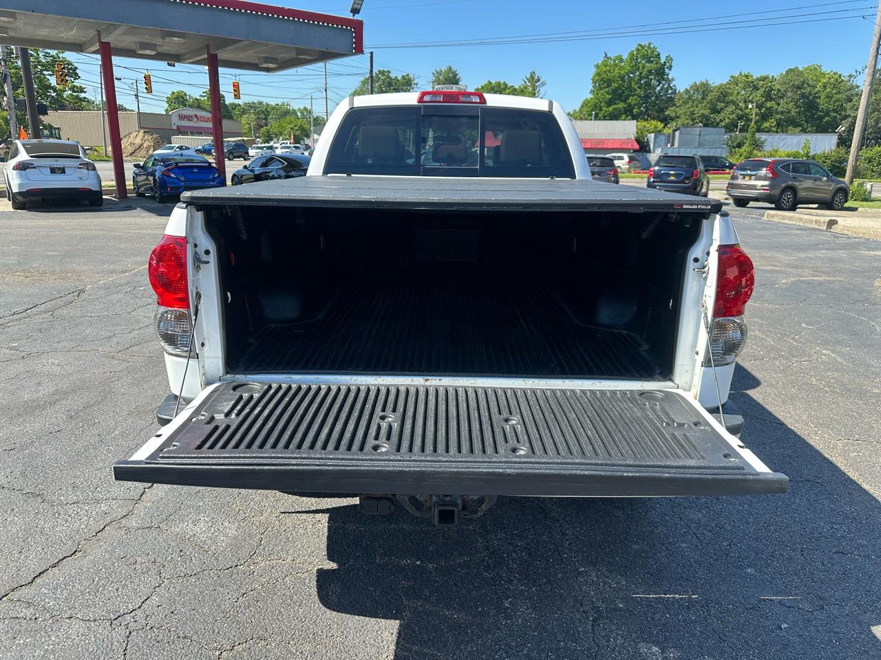 Toyota Tundra 4WD Truck Dbl 5.7L V8 6-Spd AT LTD (Natl) 2009