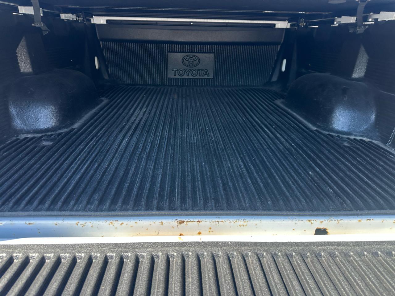 Toyota Tundra 4WD Truck Dbl 5.7L V8 6-Spd AT LTD (Natl) 2009