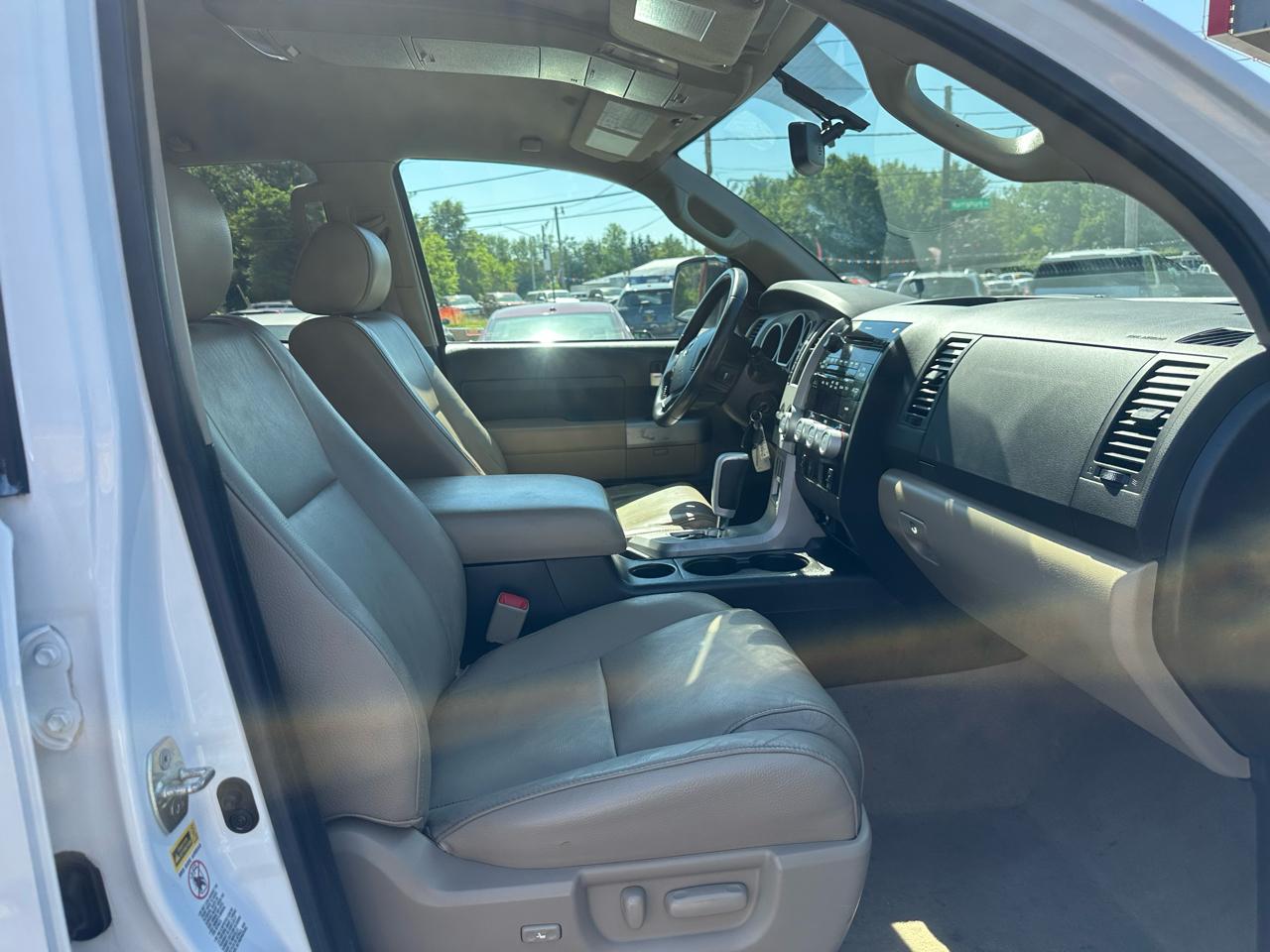 Toyota Tundra 4WD Truck Dbl 5.7L V8 6-Spd AT LTD (Natl) 2009