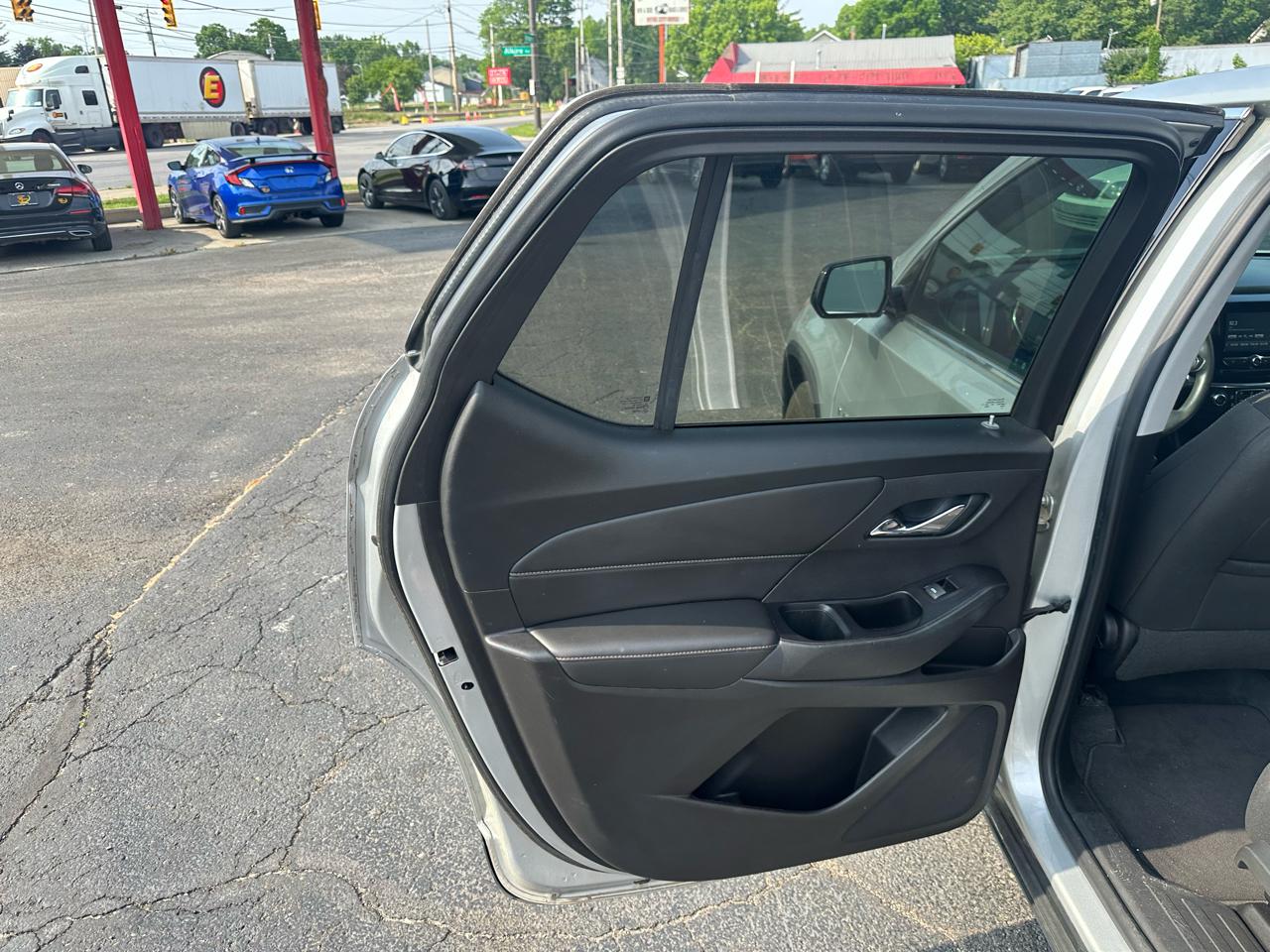 Chevrolet Traverse FWD 4dr LS w/1LS 2018