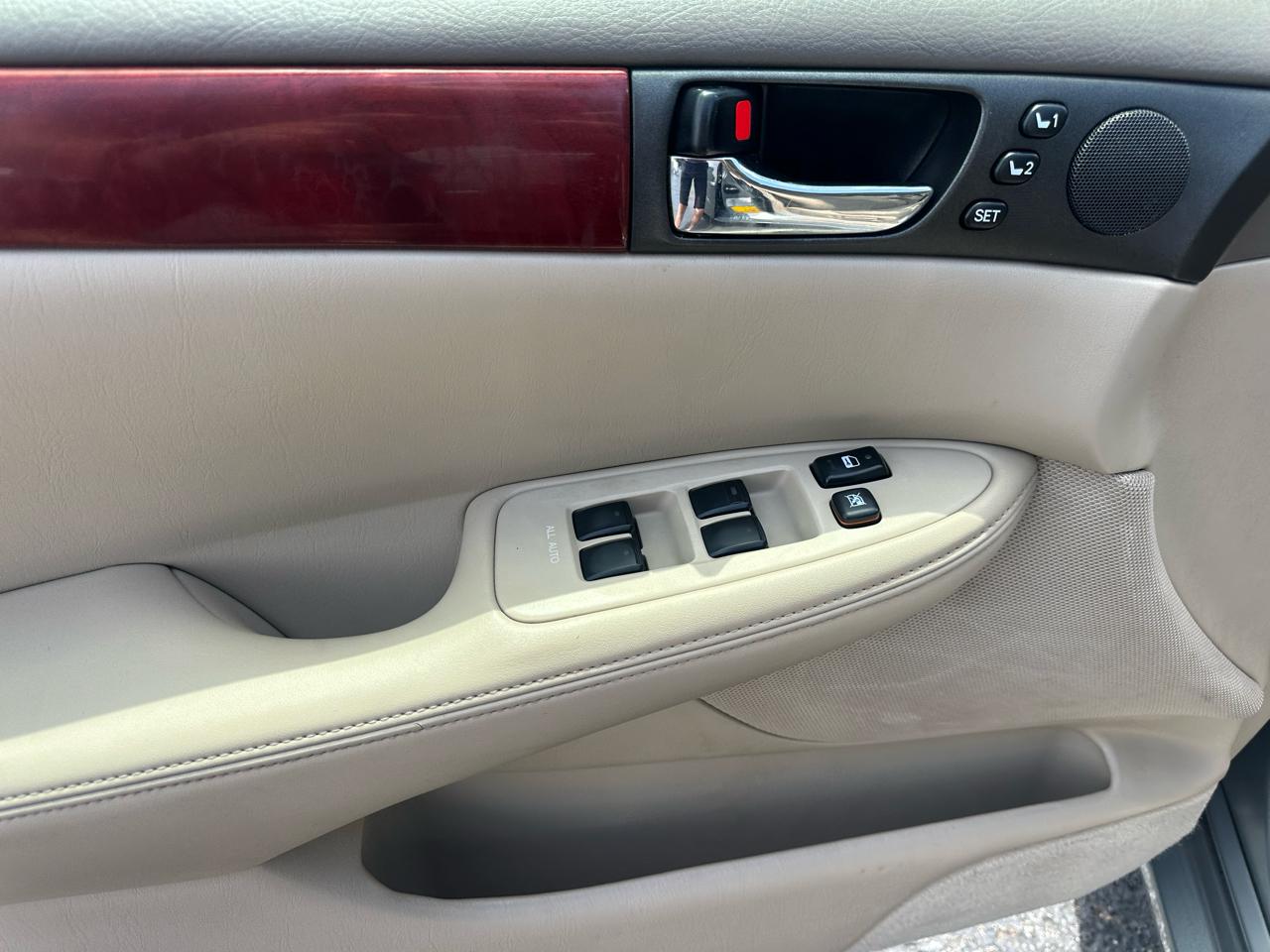 Lexus ES 300 4dr Sdn 2003