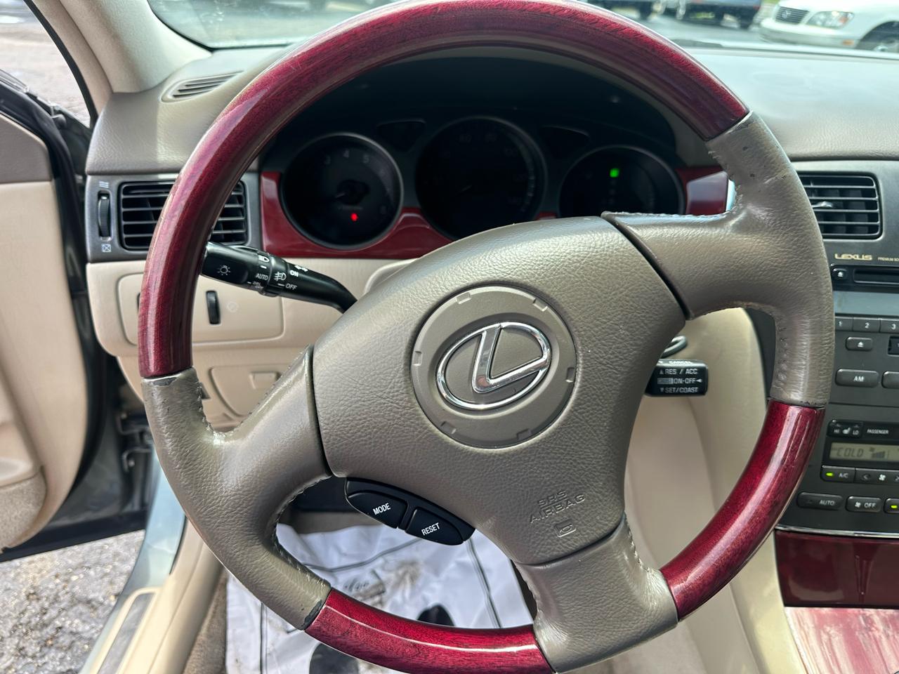 Lexus ES 300 4dr Sdn 2003