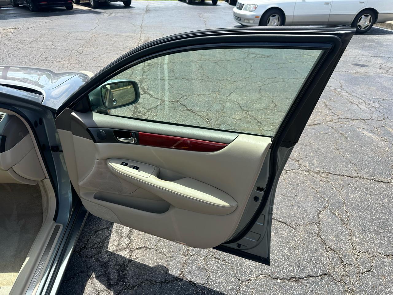Lexus ES 300 4dr Sdn 2003