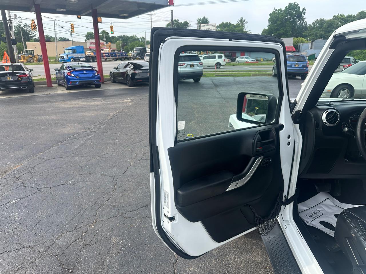 Jeep Wrangler Unlimited 4WD 4dr Sahara 2015
