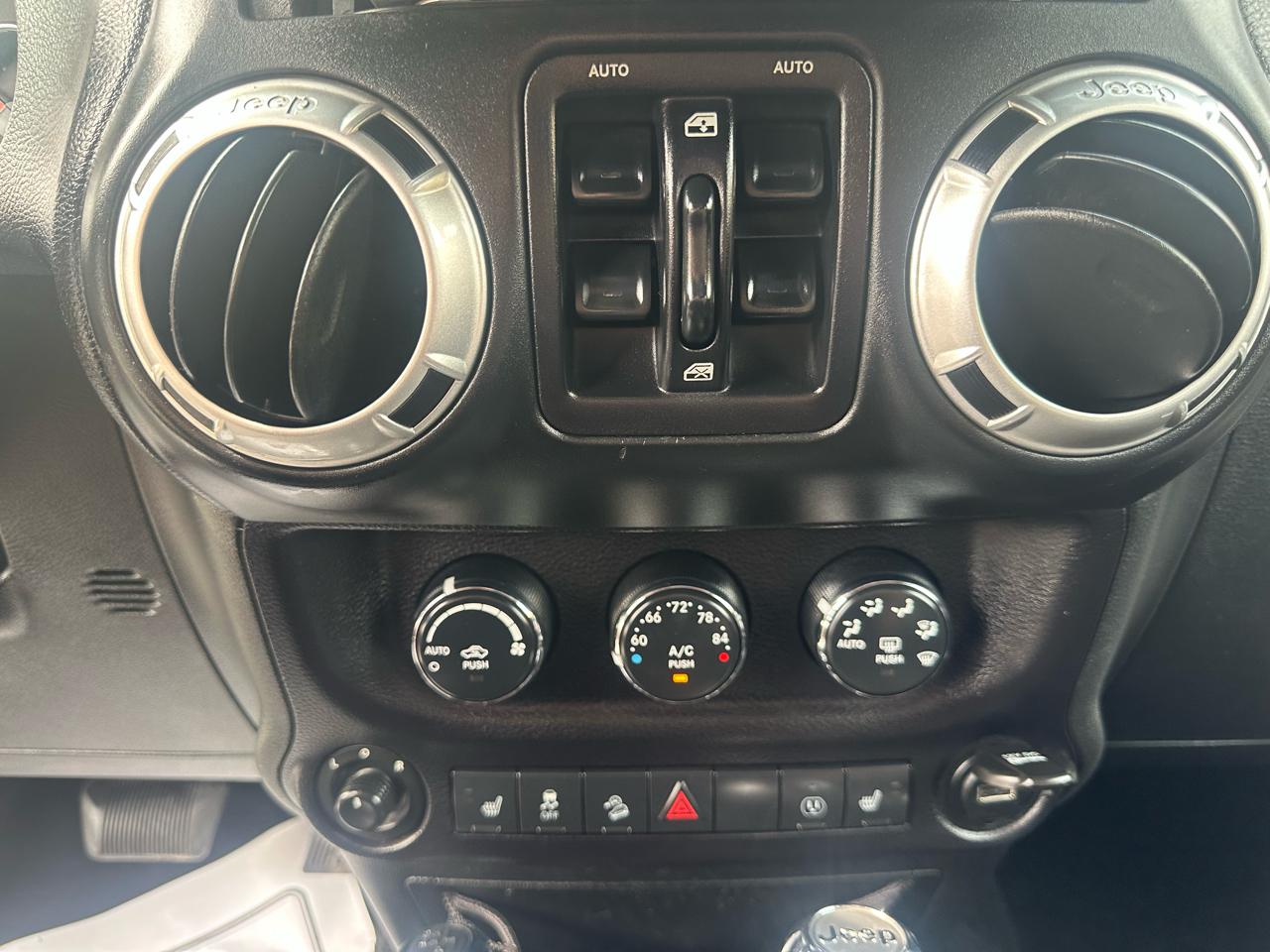 Jeep Wrangler Unlimited 4WD 4dr Sahara 2015