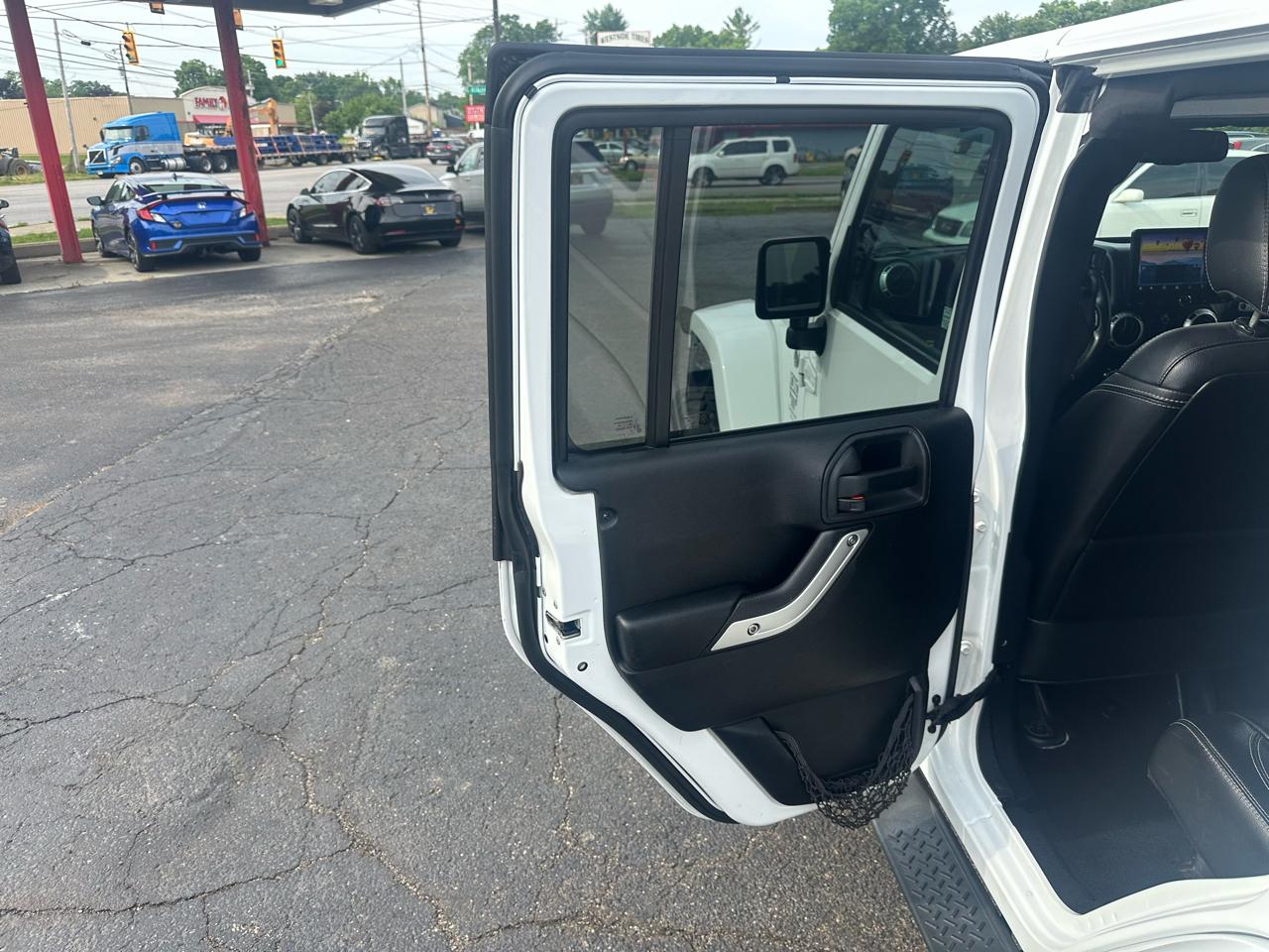 Jeep Wrangler Unlimited 4WD 4dr Sahara 2015