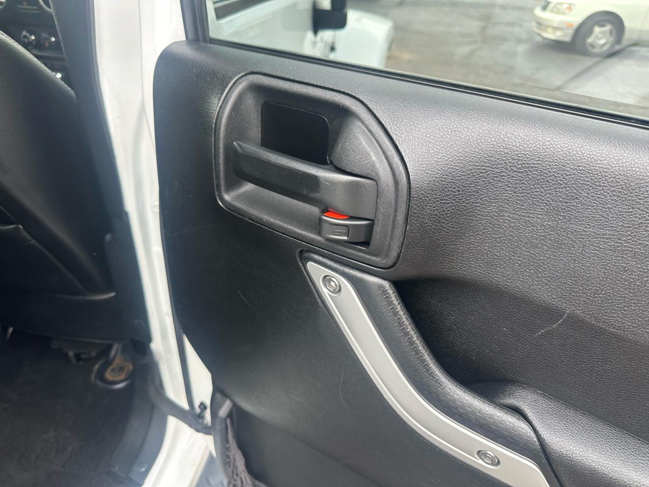 Jeep Wrangler Unlimited 4WD 4dr Sahara 2015