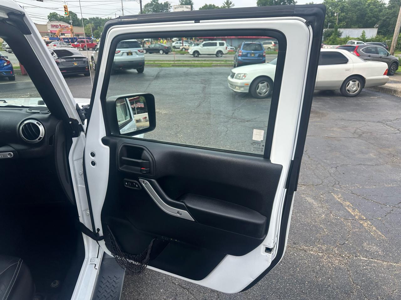 Jeep Wrangler Unlimited 4WD 4dr Sahara 2015