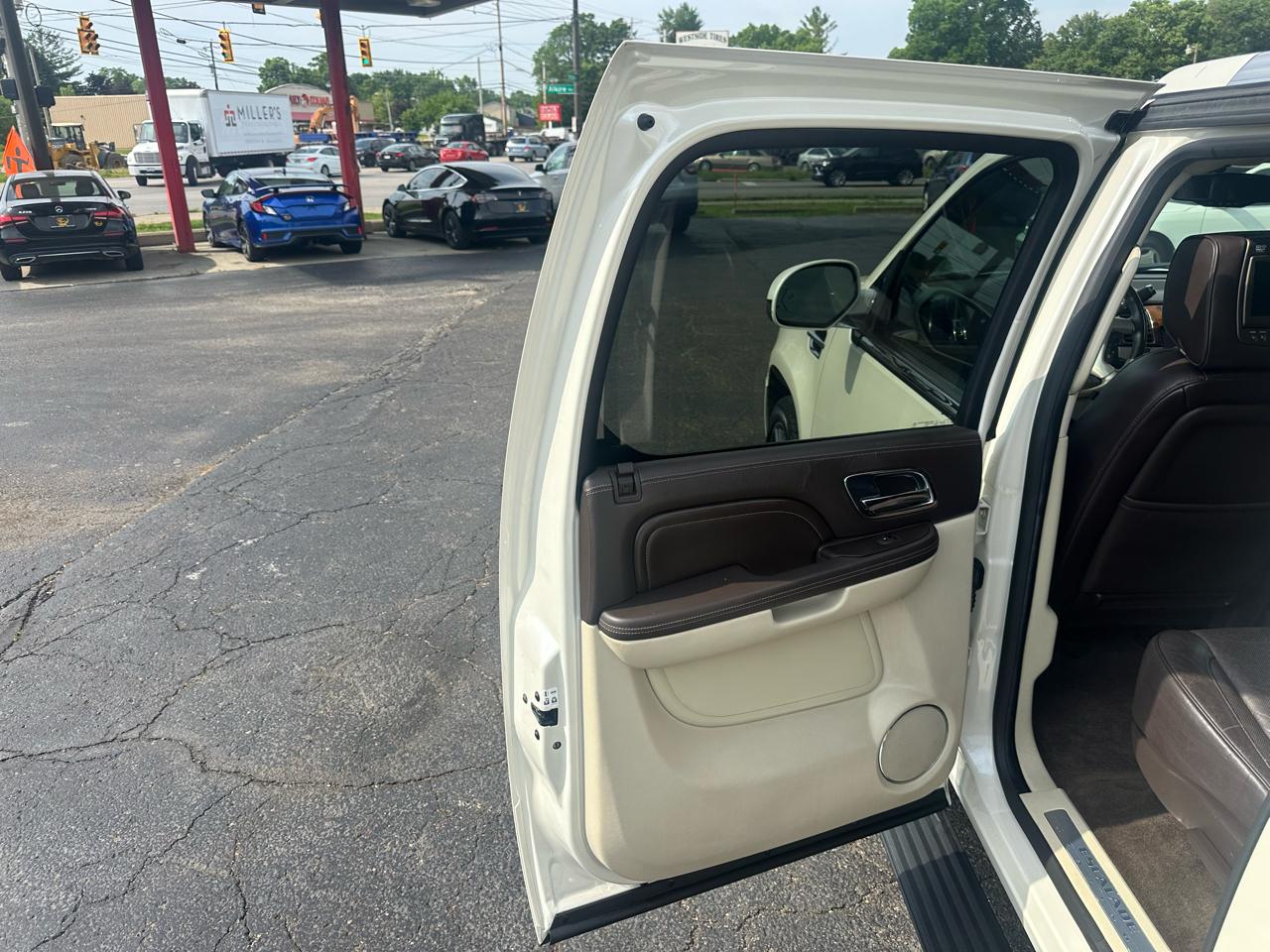 Cadillac Escalade ESV AWD 4dr Platinum 2014