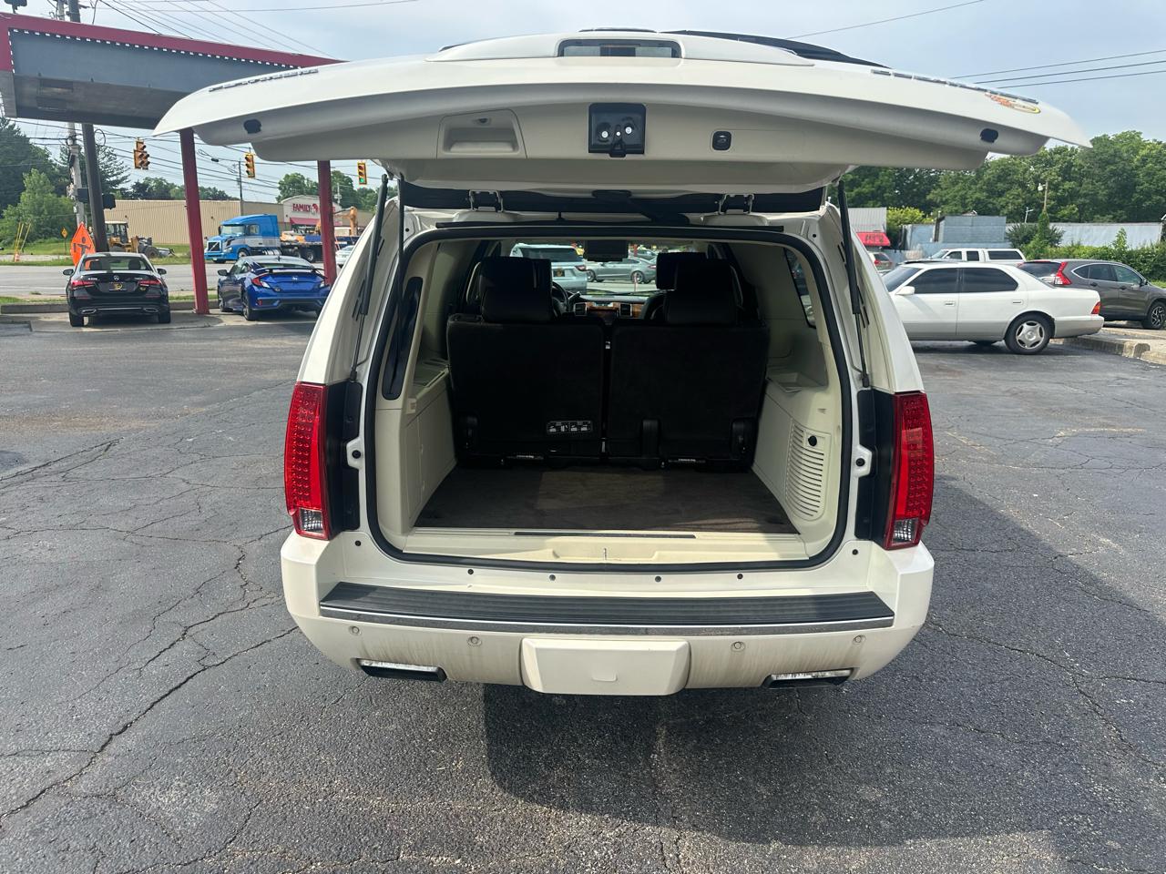 Cadillac Escalade ESV AWD 4dr Platinum 2014