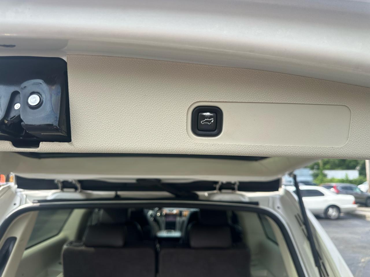 Cadillac Escalade ESV AWD 4dr Platinum 2014