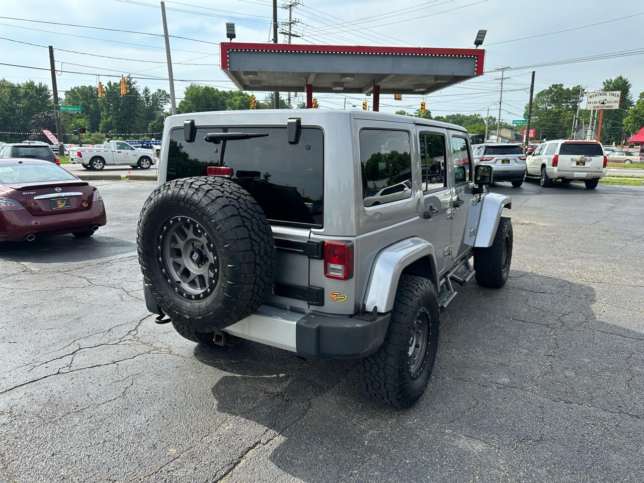 Jeep Wrangler Unlimited 4WD 4dr Sahara 2013