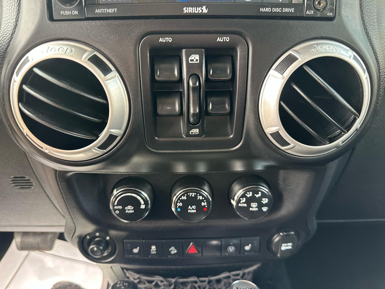 Jeep Wrangler Unlimited 4WD 4dr Sahara 2013