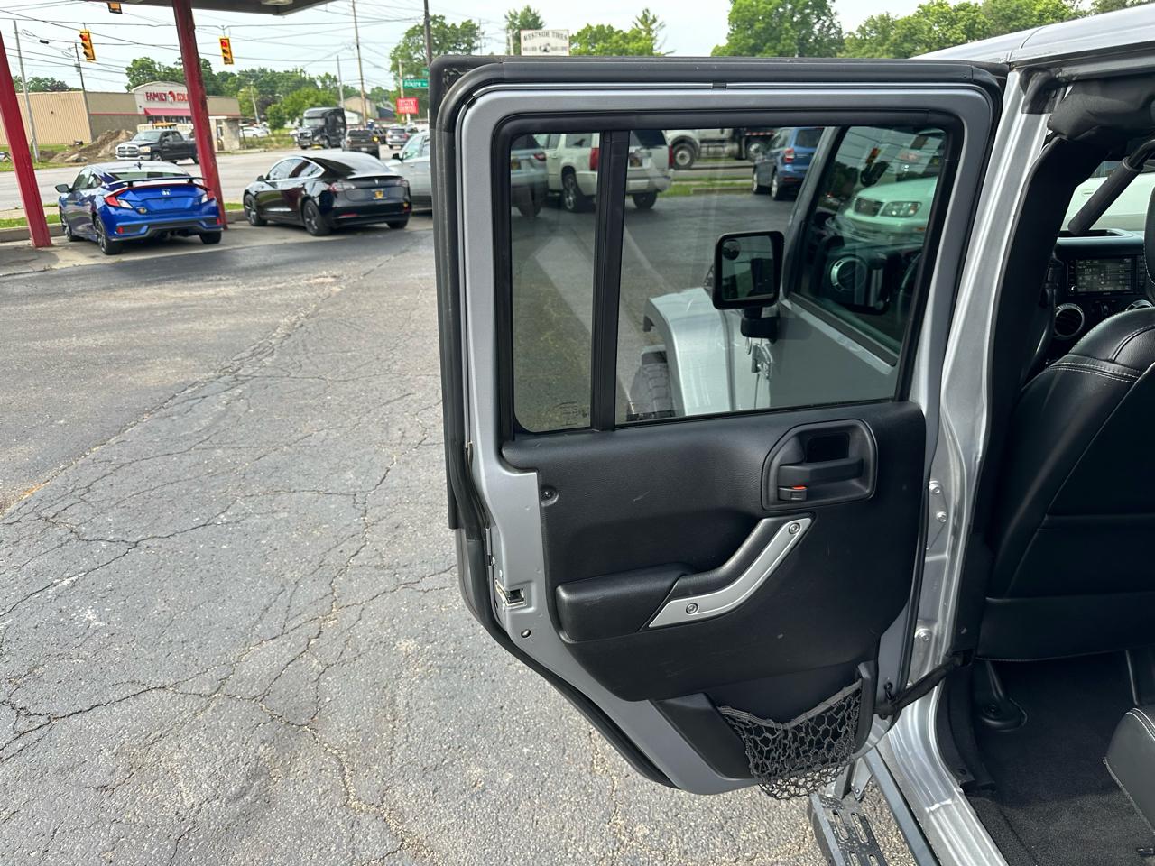 Jeep Wrangler Unlimited 4WD 4dr Sahara 2013