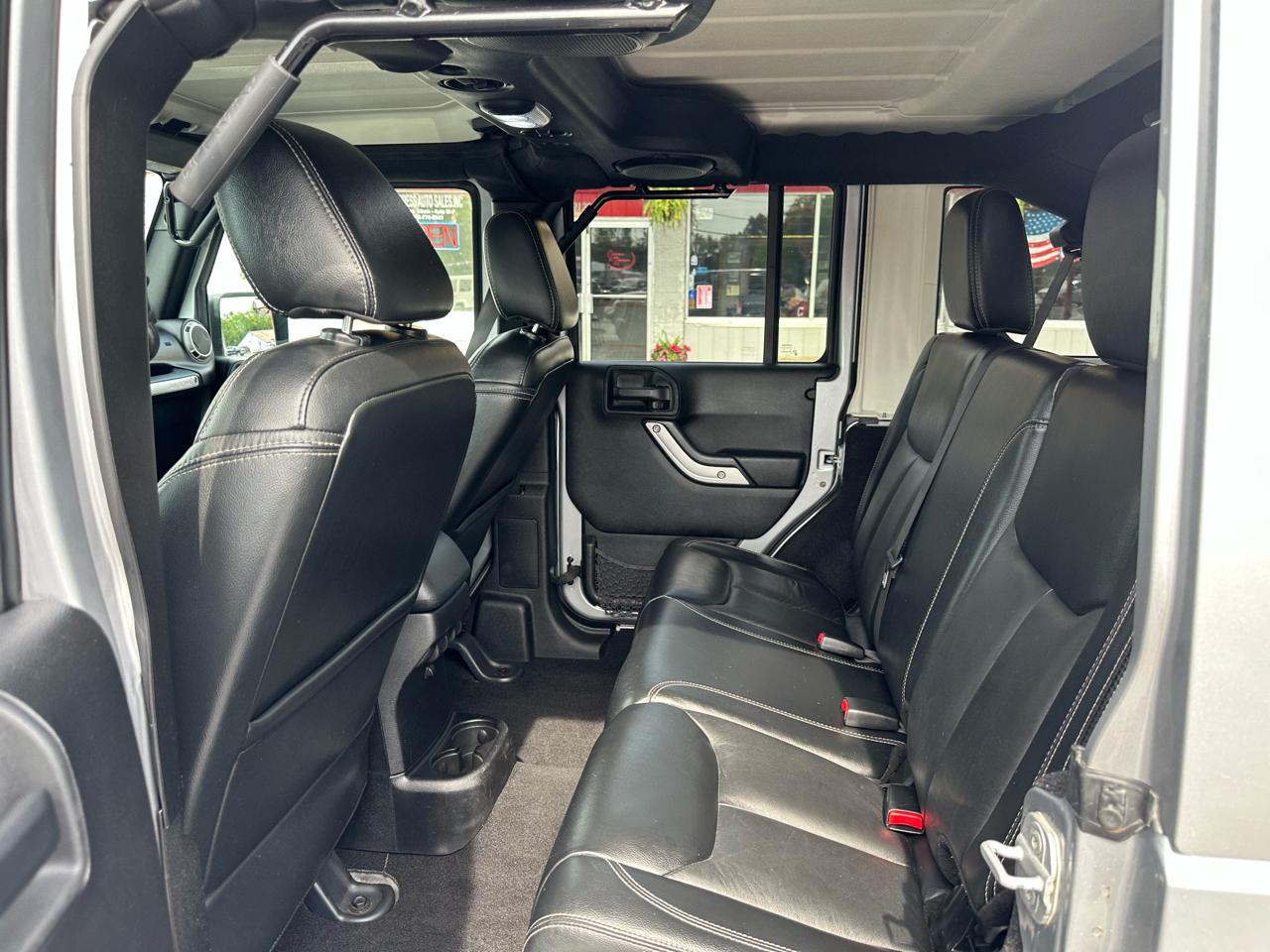 Jeep Wrangler Unlimited 4WD 4dr Sahara 2013