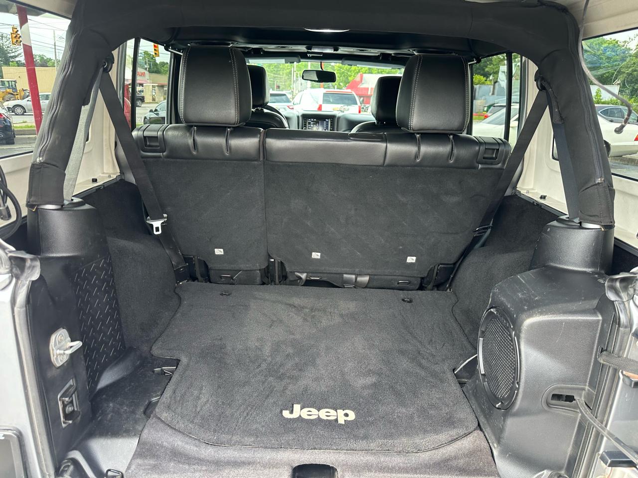 Jeep Wrangler Unlimited 4WD 4dr Sahara 2013