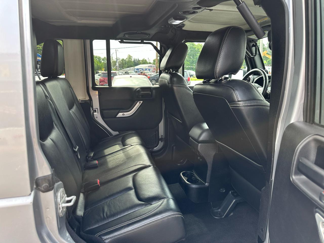 Jeep Wrangler Unlimited 4WD 4dr Sahara 2013