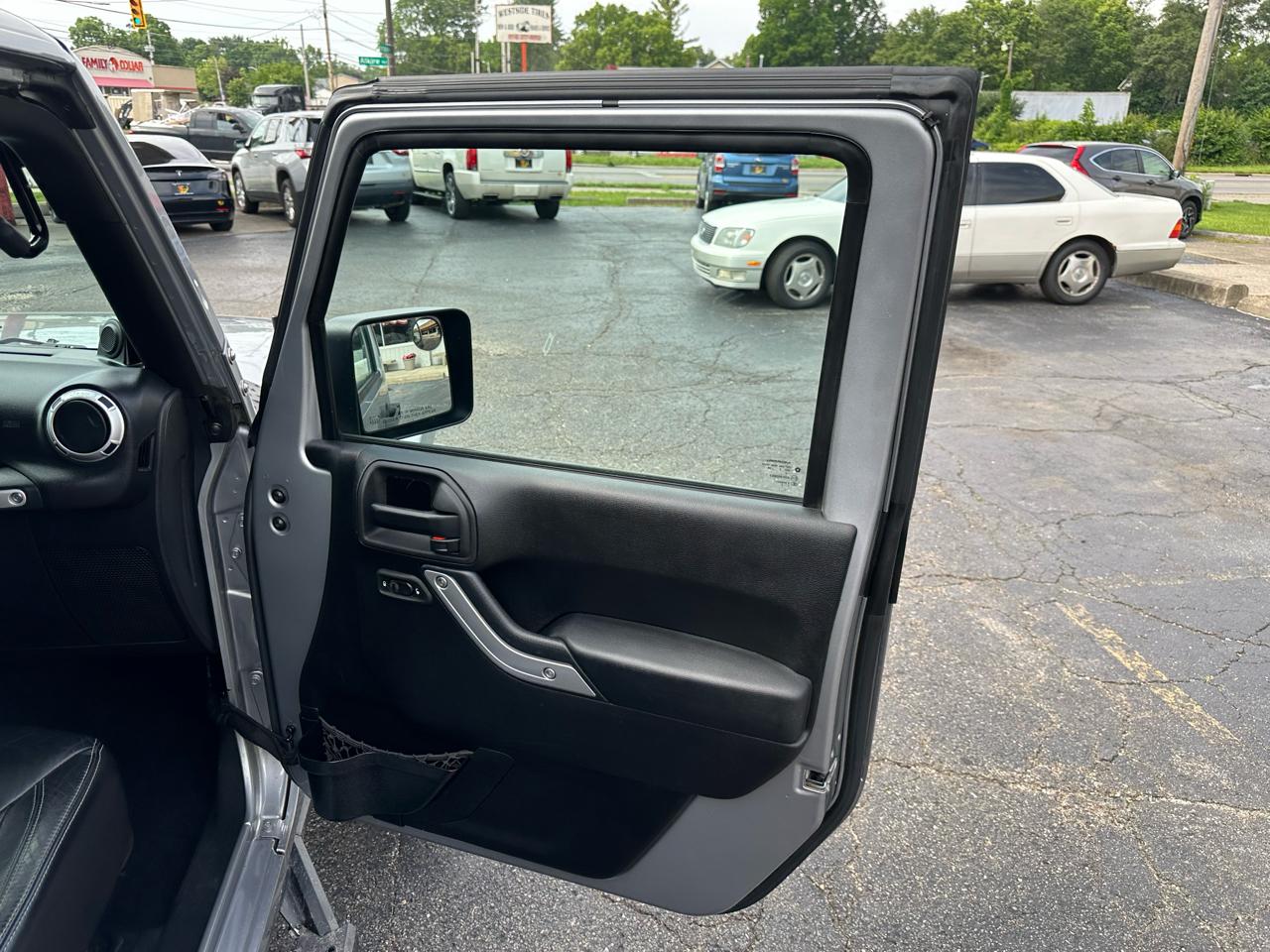 Jeep Wrangler Unlimited 4WD 4dr Sahara 2013