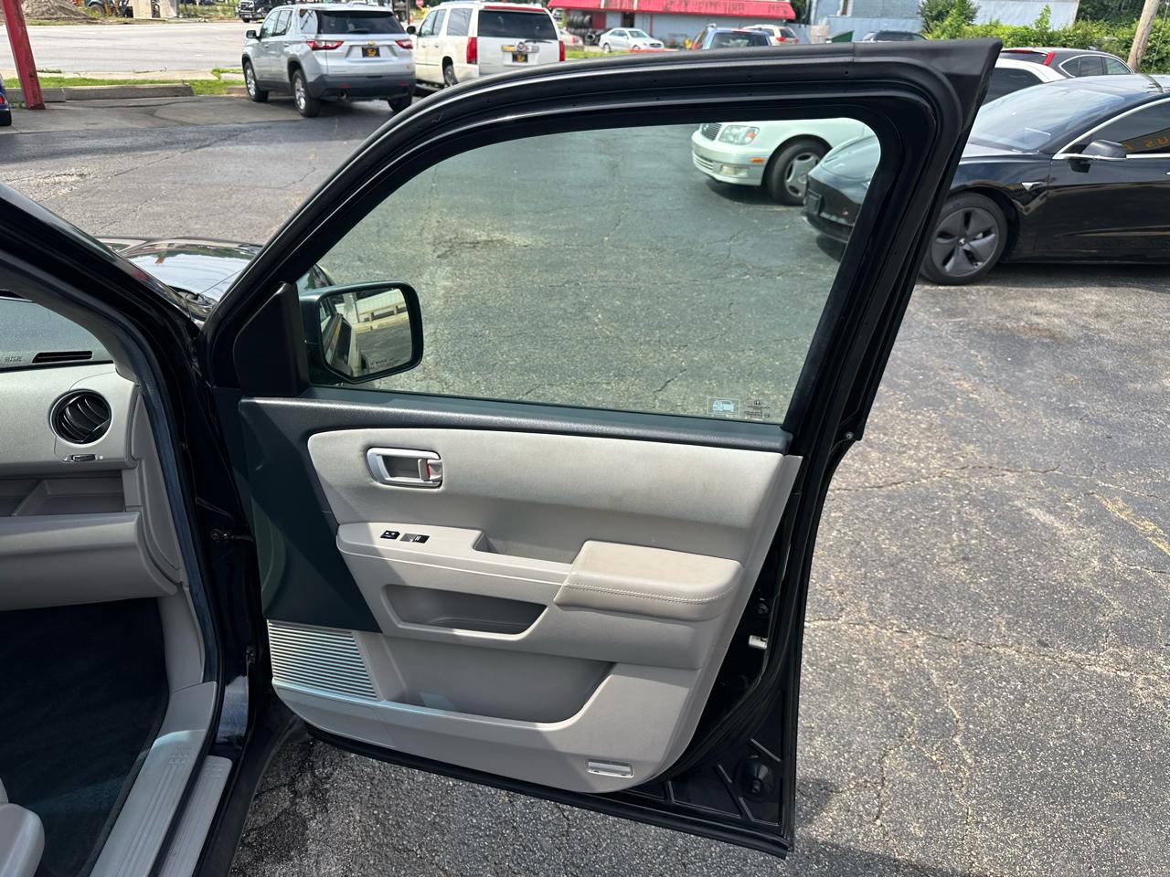 Honda Pilot 2WD 4dr LX 2012