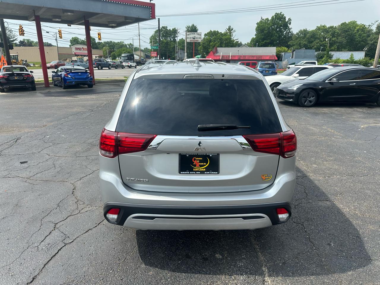Mitsubishi Outlander ES FWD 2020