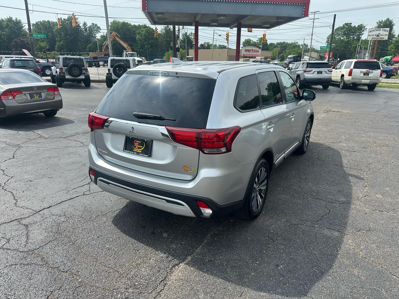 Mitsubishi Outlander ES FWD 2020