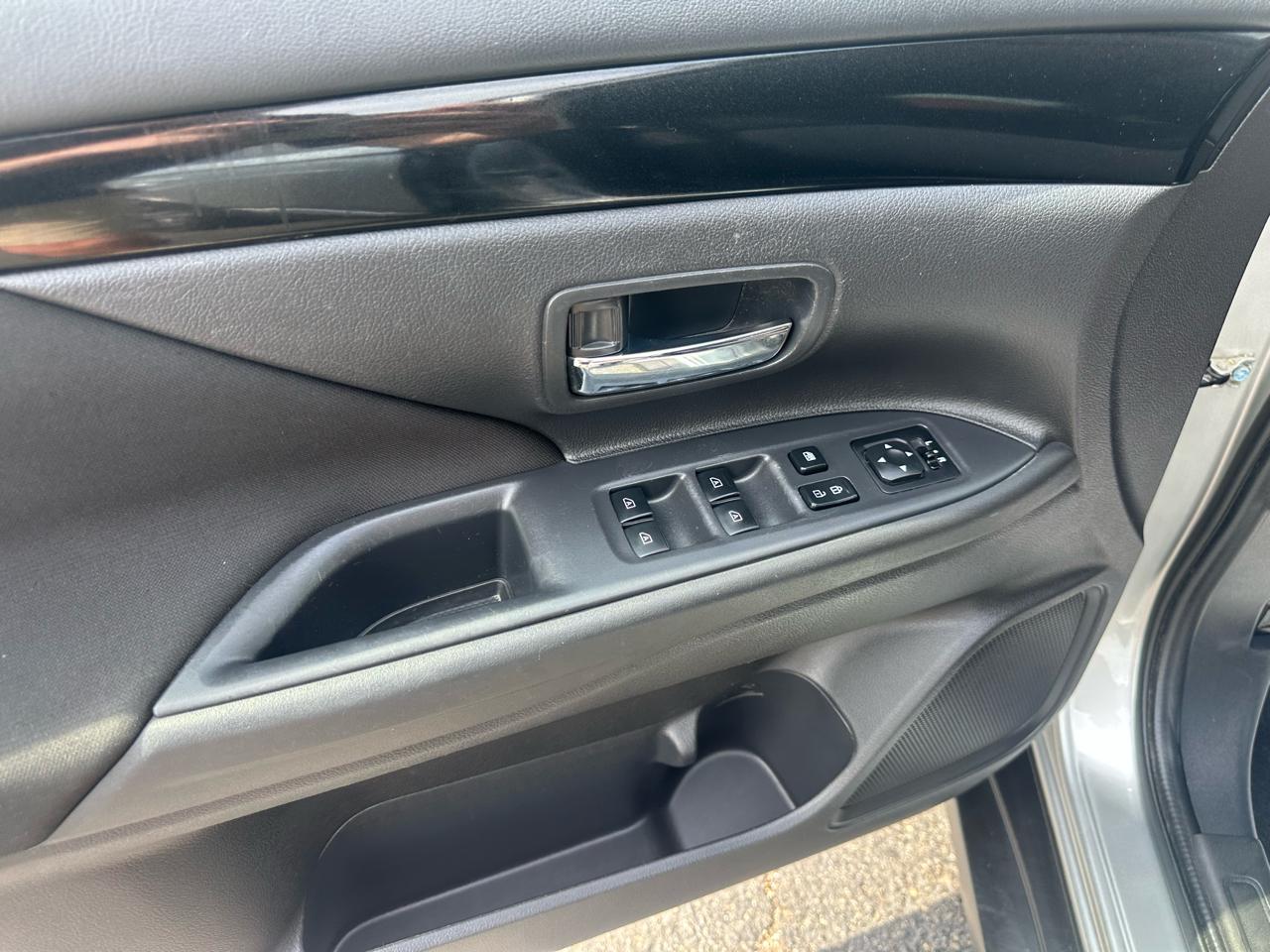 Mitsubishi Outlander ES FWD 2020