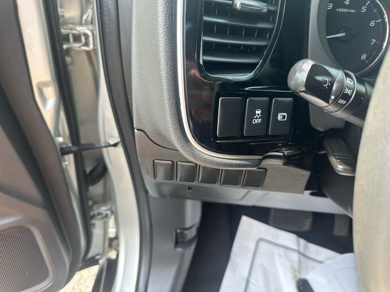 Mitsubishi Outlander ES FWD 2020