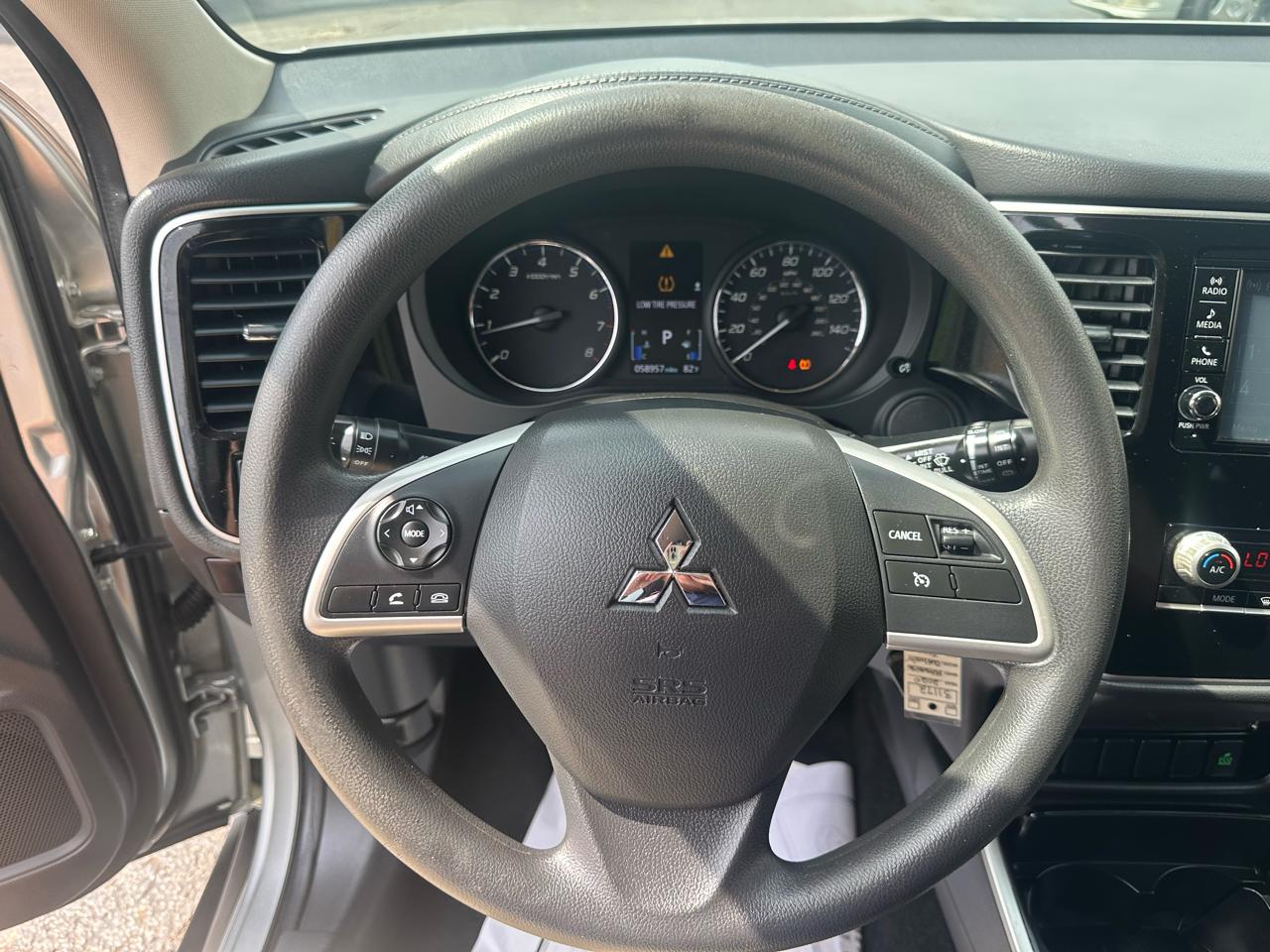Mitsubishi Outlander ES FWD 2020