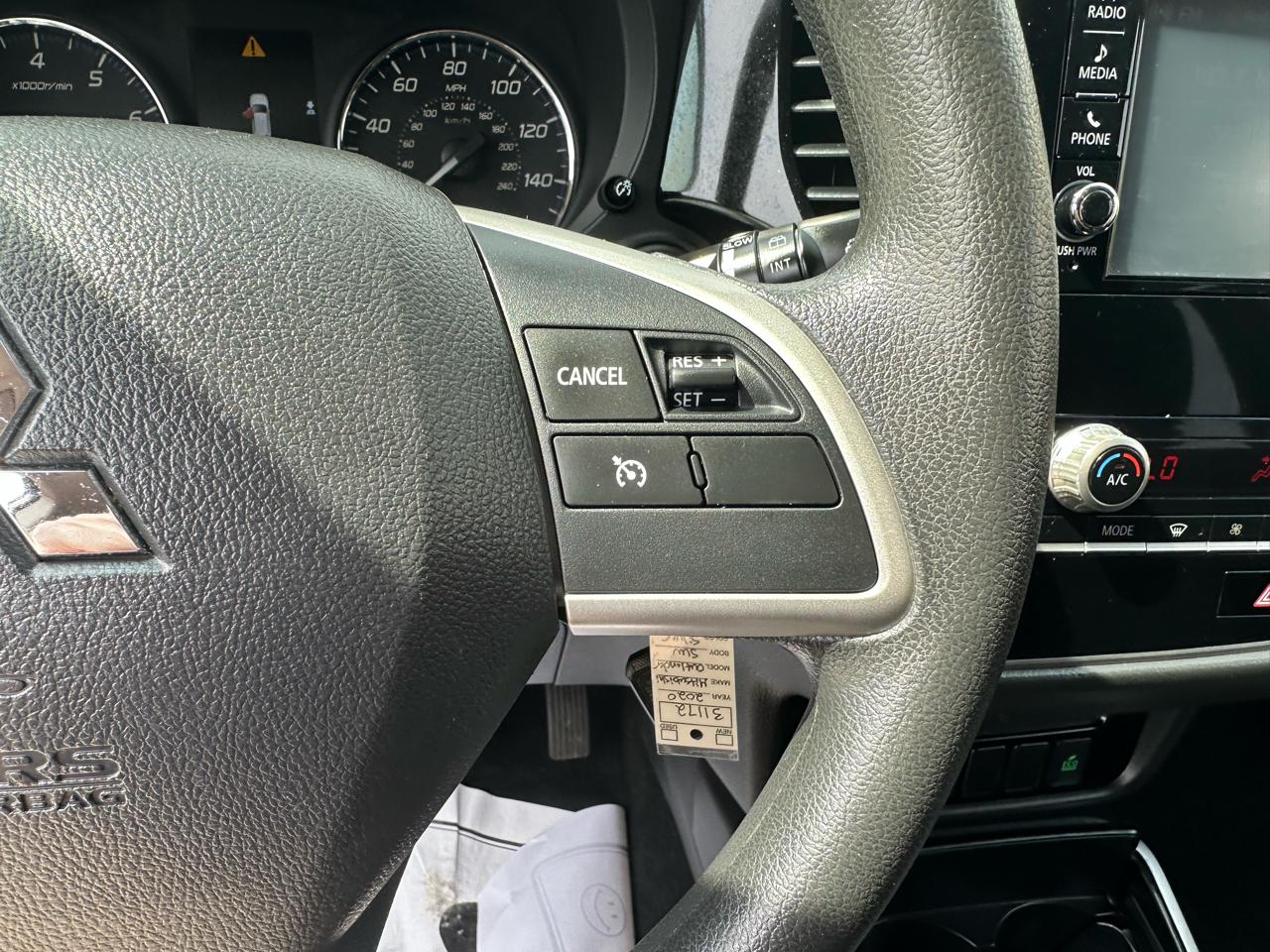 Mitsubishi Outlander ES FWD 2020