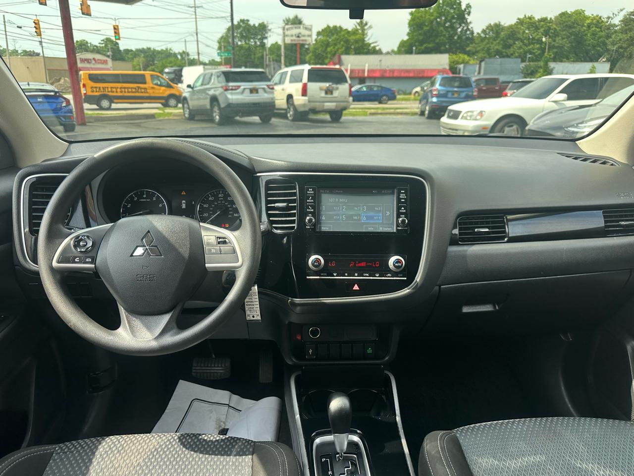 Mitsubishi Outlander ES FWD 2020