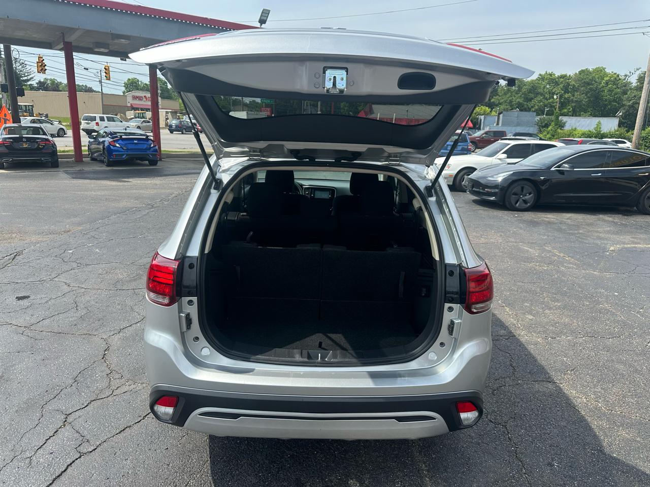 Mitsubishi Outlander ES FWD 2020
