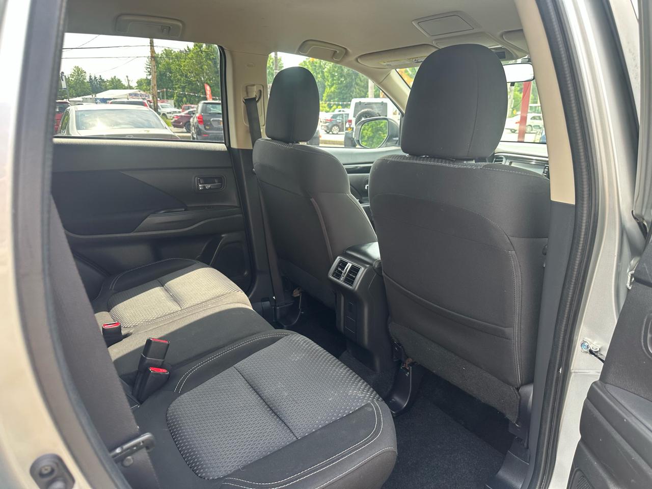Mitsubishi Outlander ES FWD 2020