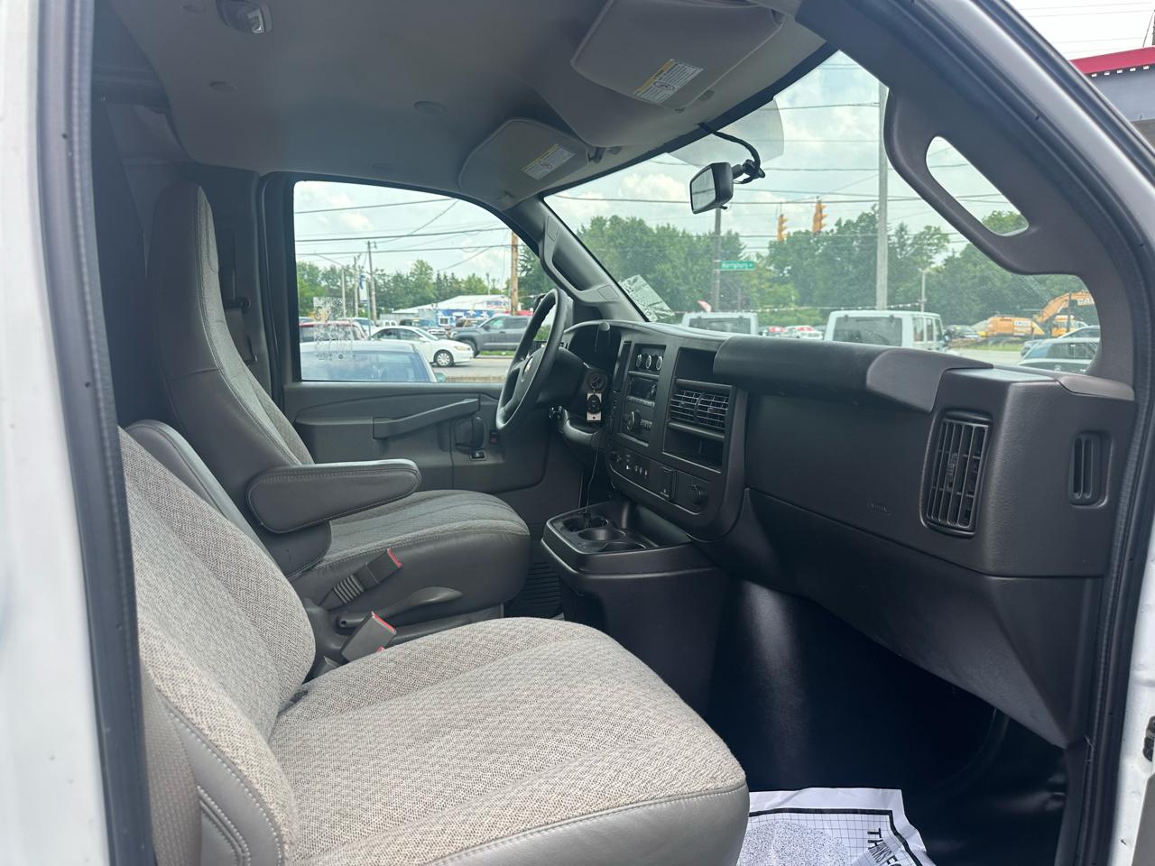 Chevrolet Express Cargo Van RWD 2500 135" 2019