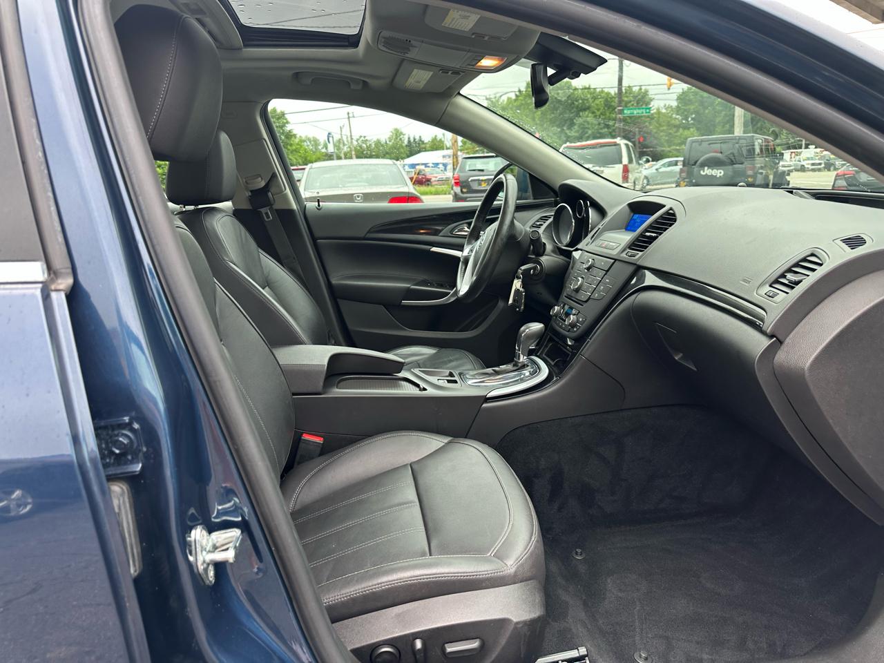 Buick Regal 4dr Sdn CXL Turbo TO3 (Russelsheim) *Ltd Avail* 2011