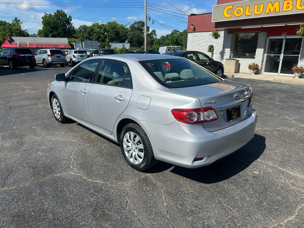 Toyota Corolla 4dr Sdn Auto LE (Natl) 2012