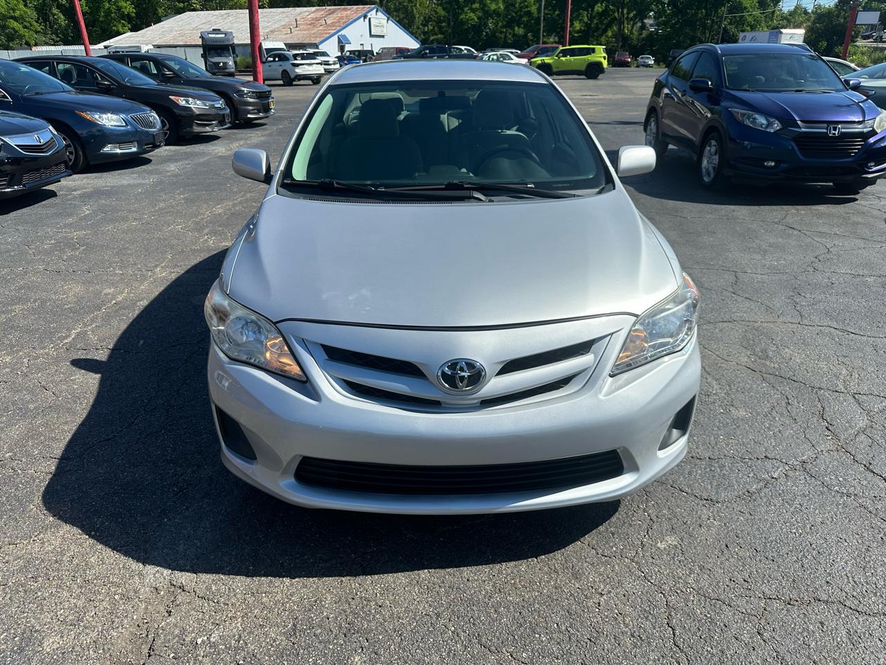 Toyota Corolla 4dr Sdn Auto LE (Natl) 2012