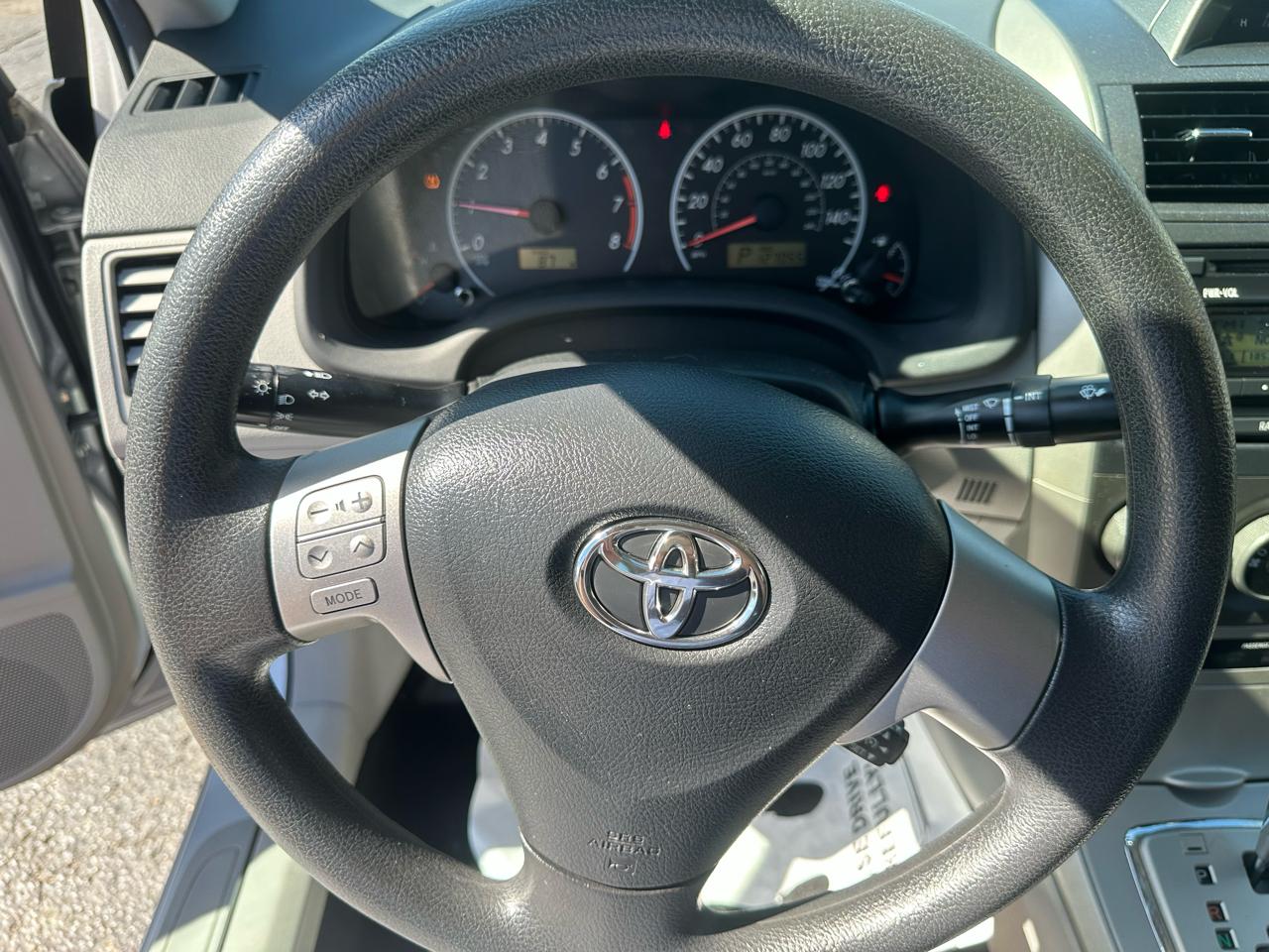 Toyota Corolla 4dr Sdn Auto LE (Natl) 2012