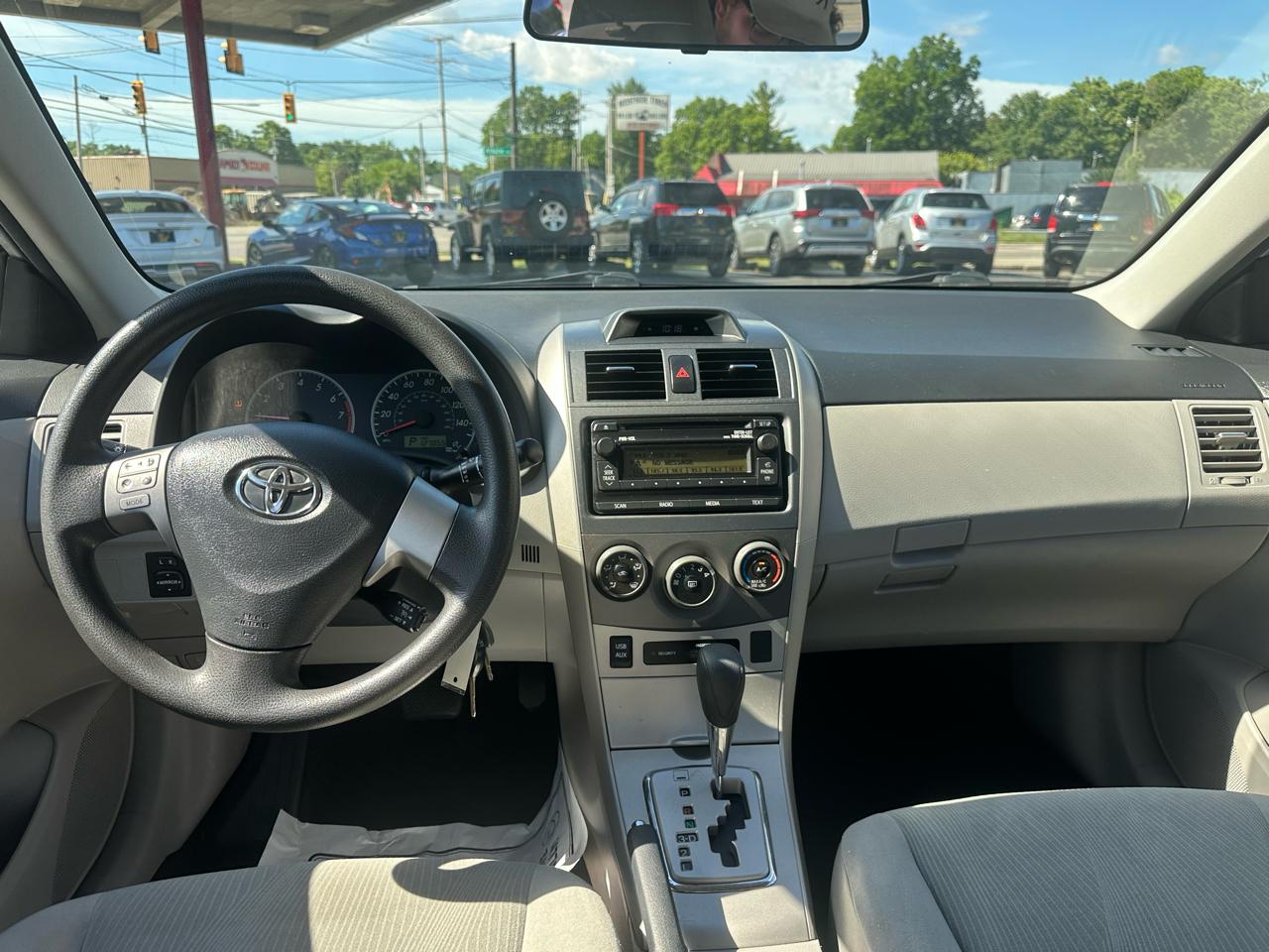 Toyota Corolla 4dr Sdn Auto LE (Natl) 2012