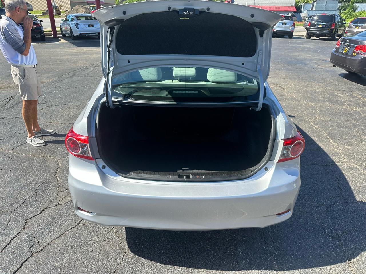Toyota Corolla 4dr Sdn Auto LE (Natl) 2012