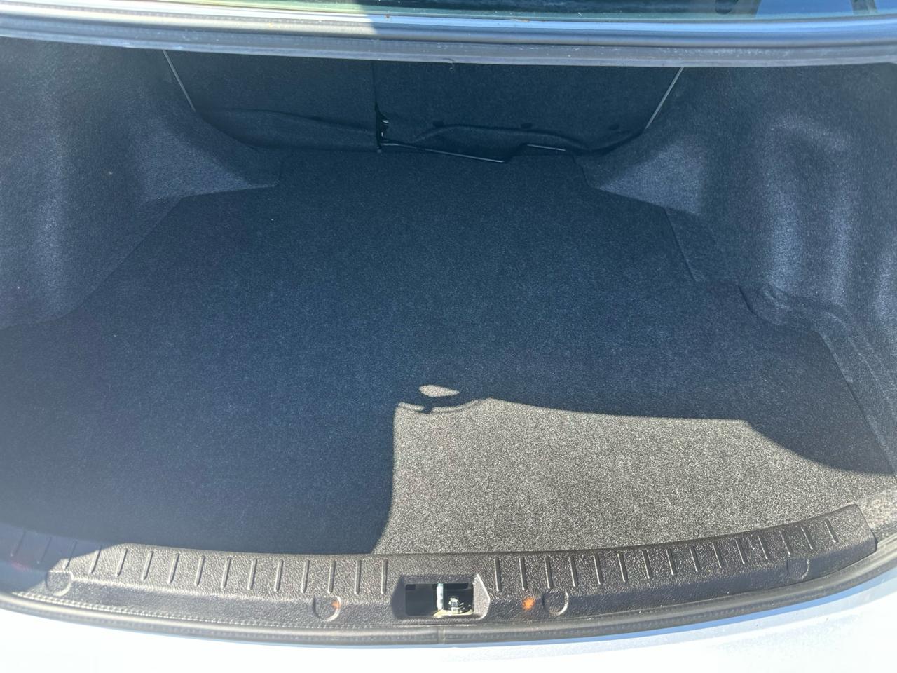 Toyota Corolla 4dr Sdn Auto LE (Natl) 2012