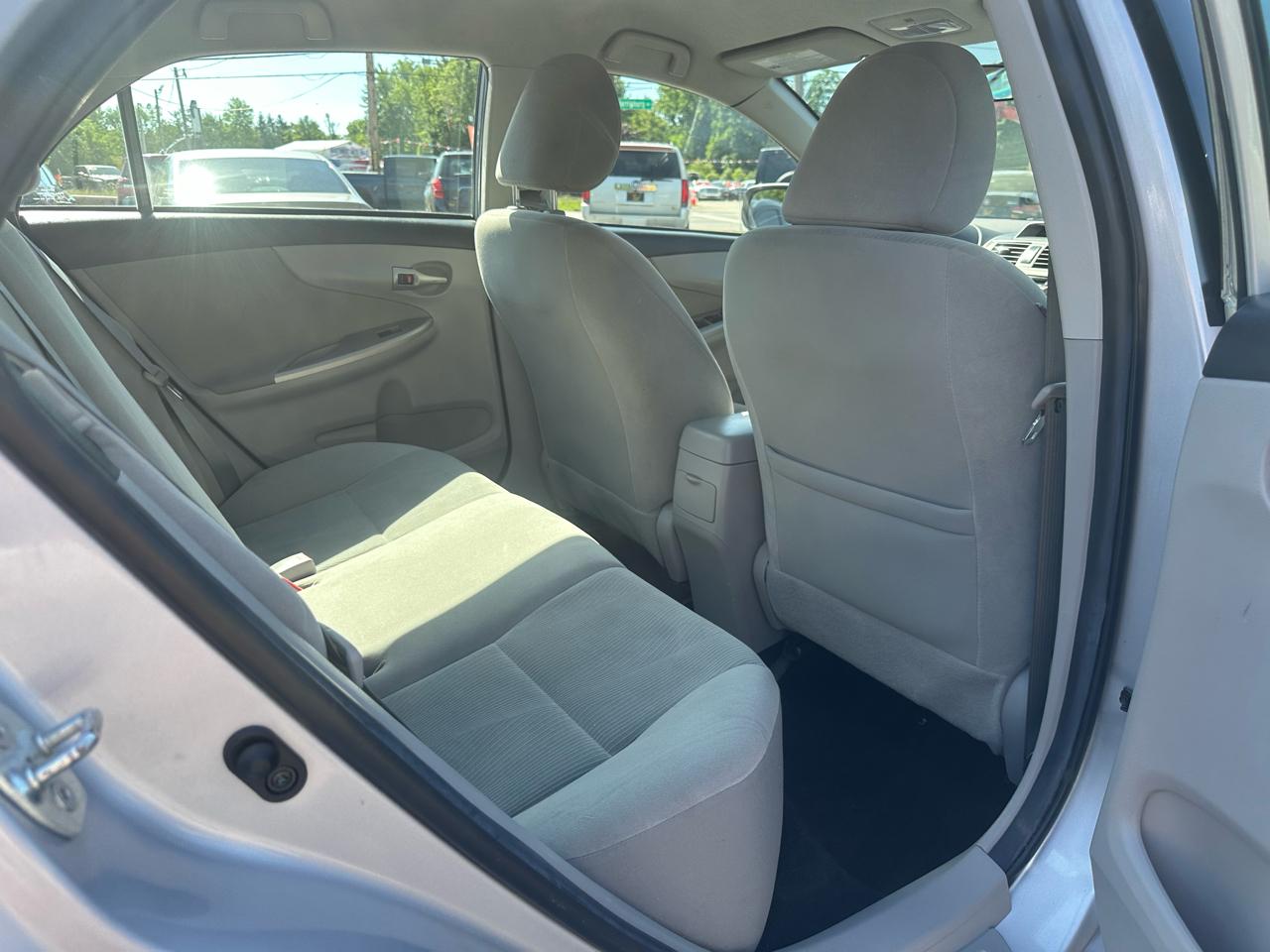 Toyota Corolla 4dr Sdn Auto LE (Natl) 2012